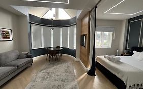London Studios And Suites